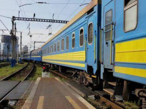 В Мариуполе поезда начнут курсировать по летнему времени