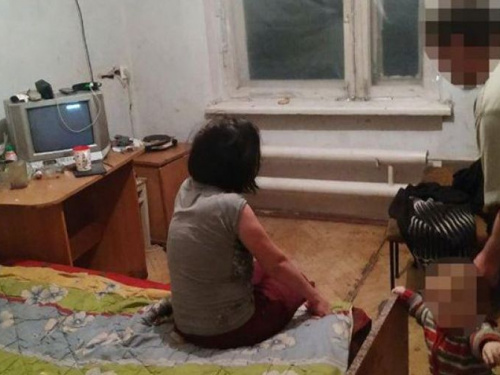 У пьяных мариупольцев забрали полуторагодовалого малыша (ФОТО)