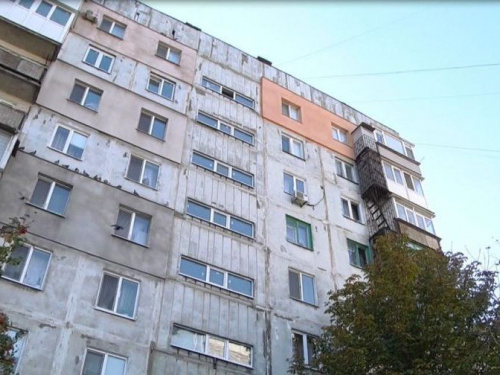 Без тепла и воды: в мариупольской многоэтажке прорвало трубу (ВИДЕО)