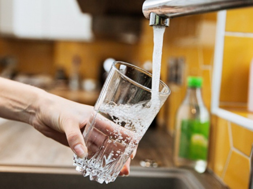 В Україні з 1 квітня може здорожчати вода: в яких регіонах планують підвищити тарифи