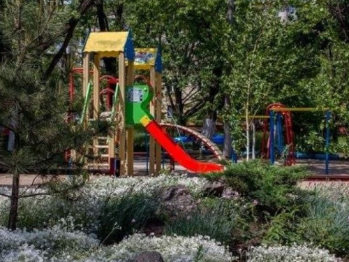 В Мариуполе дома и дворы меняют в лучшую сторону (ФОТО)