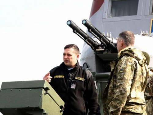 Военный атташе США посетил Мариуполь и обменялся памятными знаками (ФОТО)