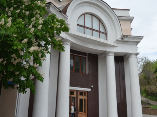 В Мариуполе вузу-переселенцу передали три здания (ФОТО)