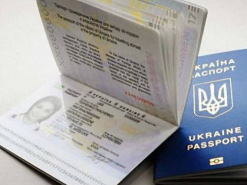 Мариупольцам разрешили предъявлять в банках загранпаспорта вместо обычных