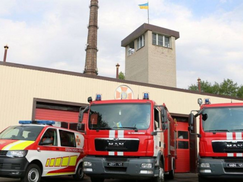 Пожар в мариупольской многоэтажке тушили 4 машины. Пострадавший в ожоговом отделении