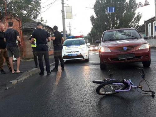 В Мариуполе автомобиль сбил 8-летнего ребенка на велосипеде (ФОТО)
