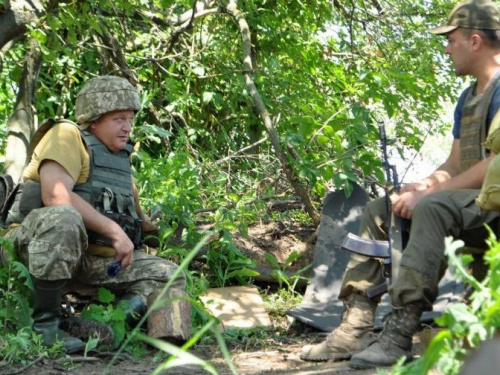 Военные не оставляли позиции под Мариуполем (ФОТО+ВИДЕО)