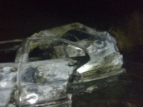 На Донетчине ночью в результате ДТП вспыхнул автомобиль с людьми, есть погибшие  (ФОТО)