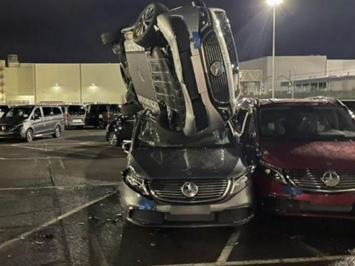 В Испании уволенный сотрудник завода «Mercedes-Benz» разгромил полсотни новых машин