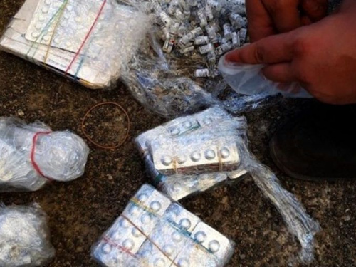 На КПВВ под Мариуполем мужчина пытался провезти запрещенный товар за взятку (ФОТО)