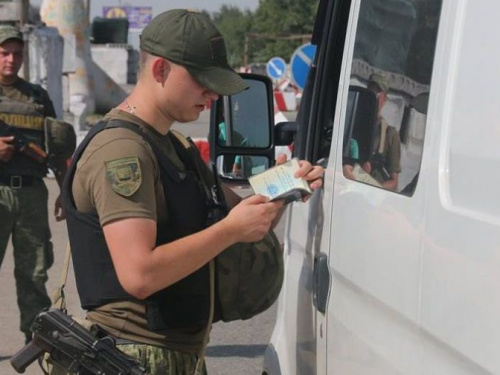 За неделю на КПВВ Донбасса предотвратили до полусотни правонарушений (ФОТО)
