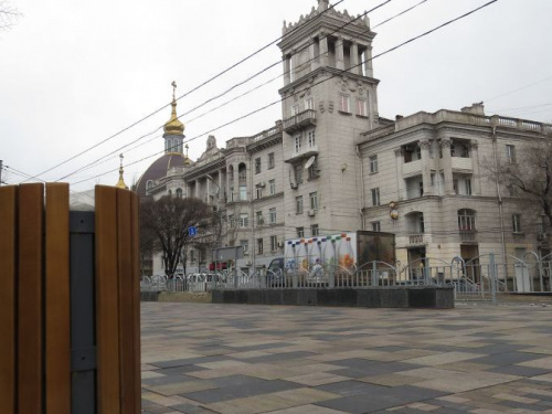В обновленном Театральном сквере Мариуполя повреждено 12 объектов (ФОТОФАКТ)