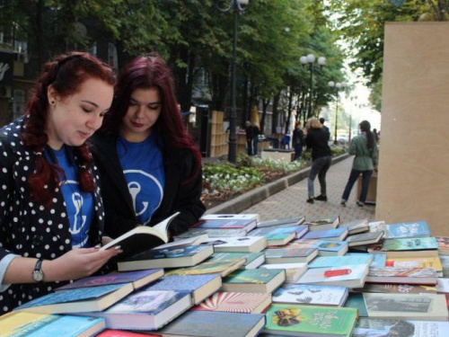 День города: в Мариуполе открылся первый книжный фестиваль (ФОТО)