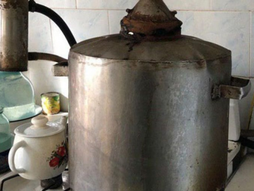 Более 500 проверок и почти 4 тысячи литров изъятого: как в Мариуполе борются с самогоном и брагой (ФОТО)