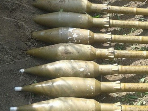 Неизвестные прятали в серой зоне оружие и боеприпасы 
