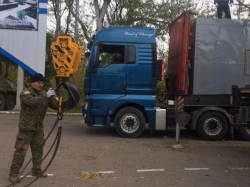 Бойцы под Мариуполем получили модули для блиндажей