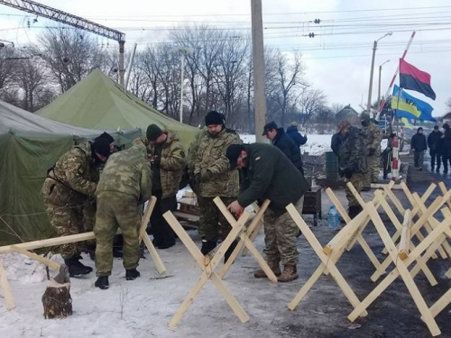 Более 30 человек задержаны в связи с конфликтом на месте блокады в Донецкой области