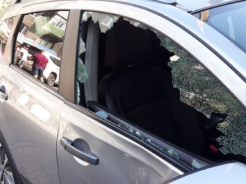 В Мариуполе столкнулись Nissan и Mitsubishi (ФОТО)