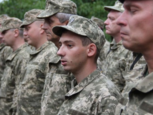 Больше ста резервистов прошли сборы в Донецкой области. Лучших наградили «Казацкими крестами» в Мариуполе (ФОТО)