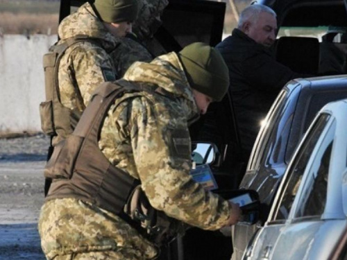 Оружие и боеприпасы пытались провезти через блокпост в Мариуполе