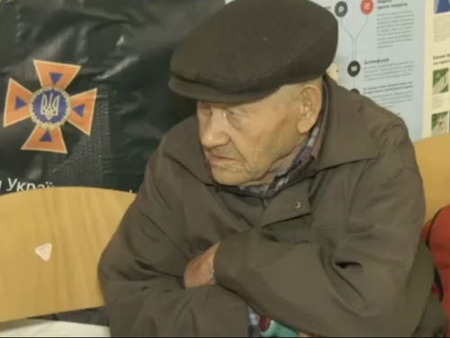 Йшов один вночі: 88-річний чоловік залишив Очеретине, щоб не отримувати паспорт РФ