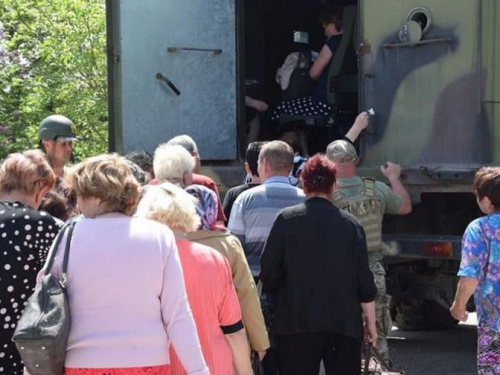 Появилось видео обстрела КПВВ «Гнутово» под Мариуполем (ФОТО+ВИДЕО)