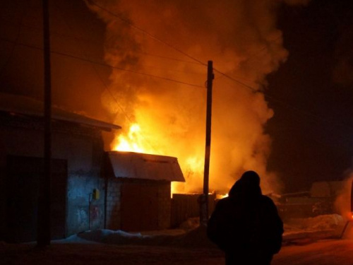 В Мариуполе в результате ночного пожара пострадал ребенок. В дом бросили «коктейль Молотова»? (ДОПОЛНЯЕТСЯ)