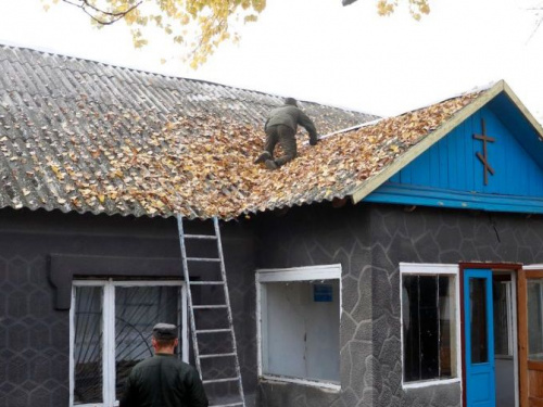 Капелланы и военные возродили богослужения в храме в Донбассе (ФОТО)