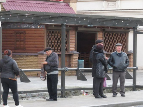 Из-за «капризов» мариупольцев прозрачный объект в центре установят за счет города (ФОТО)