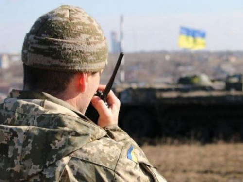 Сутки в Донбассе: противник продолжает обстрелы, ранен украинский военный