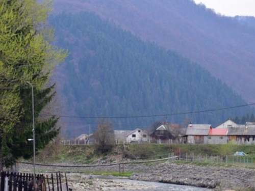 Дети из Приазовья и Донбасса изучают природу и быт Закарпатья (ФОТО)