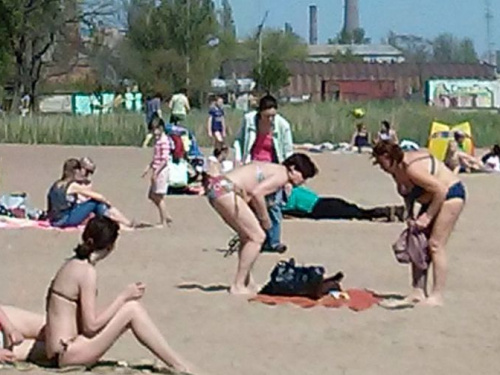 Праздничный Мариуполь бил рекорды весенней посещаемости пляжей (ФОТО)