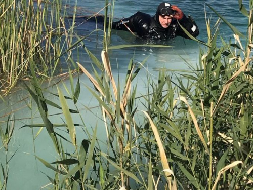 На Донетчине из водоема достали тело мужчины (ФОТО)
