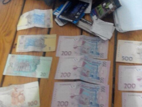 Мариупольского полицейского разоблачили на взятке в 15 тысяч гривен (ФОТО)