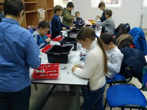 Для школьников Мариуполя откроют бесплатный «Робоклуб» (ФОТО)