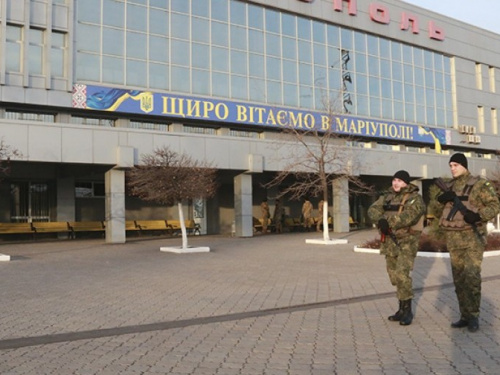 Дымовые шашки, запалы к гранатам и патроны изъяли полицейские на железнодорожном и автобусном вокзалах в Мариуполе