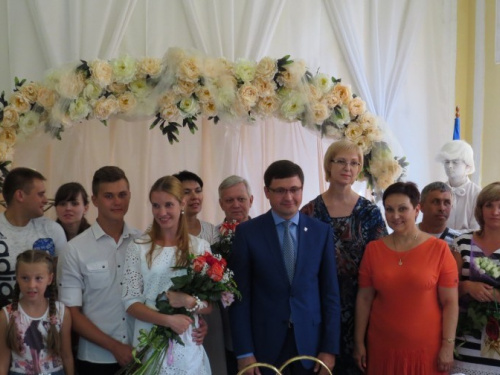 Экспресс-бракосочетание в Мариуполе почти в три раза дороже стандартной регистрации (ВИДЕО)