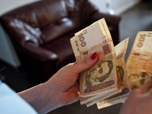 Чи продовжать виплати переселенцям, які отримують їх більше, ніж півроку – роз’яснення