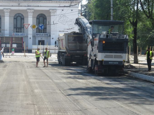 Спецфреза оголила центральный проспект Мариуполя (ФОТОФАКТ)