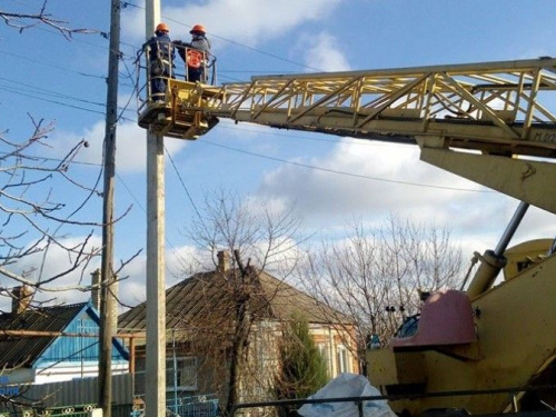 Дорогу между мариупольскими Сартаной и Калиновкой осветили 110 LED-светильниками (ФОТО)