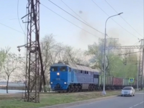 До повноцінного запуску – лічені тижні: росіяни в Маріуполі вже тестують залізницю