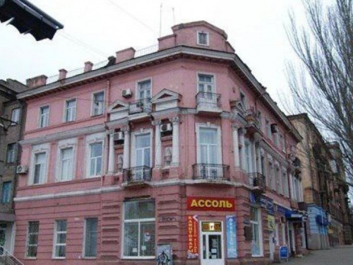 В Мариуполе восстановят дом, крыша которого «ждала» ремонта с 1947 года