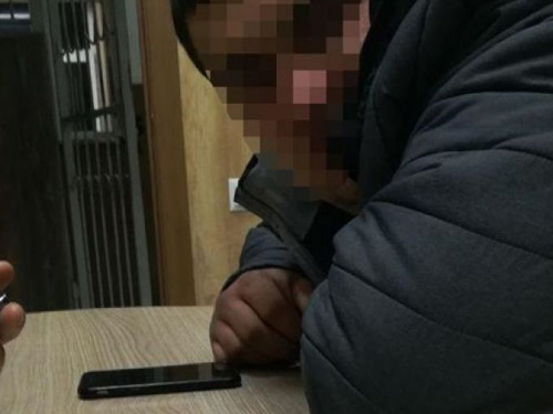 Пьяный водитель пытался ударить патрульных в Мариуполе (ФОТО)