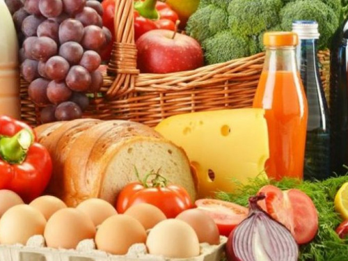 За июнь в Украине в два раза подешевели продукты социальной корзины
