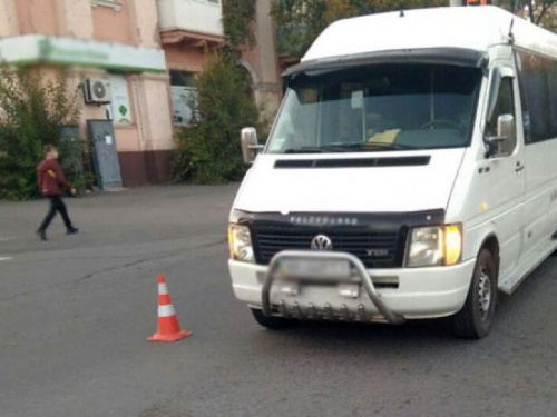 В Мариуполе фургон сбил 11-летнюю девочку. Ее доставили в больницу (ФОТО+ДОПОЛНЕНО)