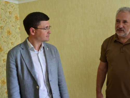   25 горожан получили новые квартиры и поздравления от губернатора и мэра Мариуполя (ФОТО)