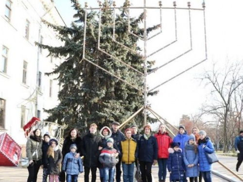 В Мариуполе для детей Донецкой области устроили праздник Хануки (ФОТО)