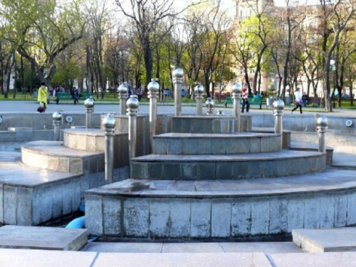 Фонтан в Театральном сквере Мариуполя заработает в субботу (ФОТО)