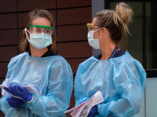 Почти 700 медиков заразились коронавирусом в Украине