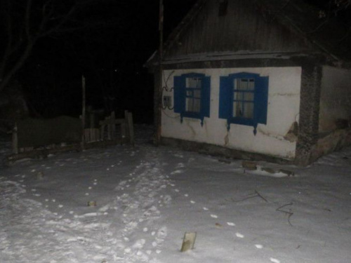 На Донетчине в полузаброшенном доме обнаружили супружескую пару без сознания (ФОТО)